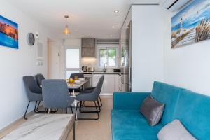 Posezení v ubytování Pervolia Seaview Escape