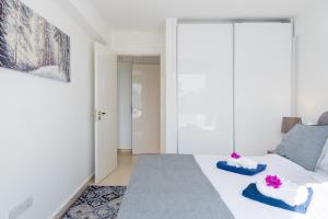 Postel nebo postele na pokoji v ubytování Pervolia Seaview Escape