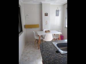Fotografia z galérie ubytovania Deluxe 3 bedroom Apartment, Balcony, 15 minutes walk to city and beach sys2 v Alicante + 16 fotografií