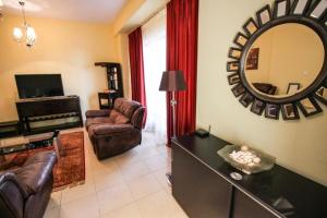 TV o dispositivi per l'intrattenimento presso 2br Beach front Sea View