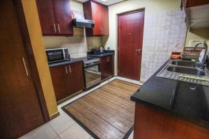 Cucina o angolo cottura di 2br Beach front Sea View