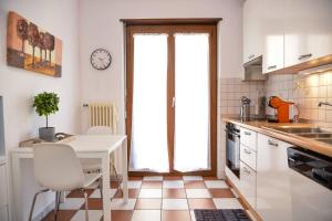 Cucina o angolo cottura di Casa Melide Seeblick