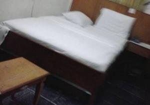 Postel nebo postele na pokoji v ubytování Aldgate Congress Hotel - Deluxe