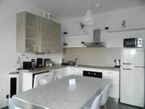 Cucina o angolo cottura di Lago Maggiore Holiday House with Panoramic Views