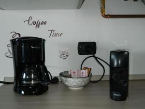 Set per la preparazione di tè e caffè presso Lago Maggiore Holiday House with Panoramic Views