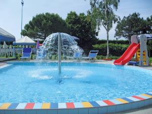 Piscina di Lago Maggiore Holiday House with Panoramic Views o nelle vicinanze