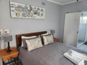 Postel nebo postele na pokoji v ubytování 25 ON Main Struisbaai + 10 fotografií