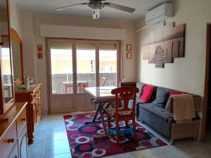 Fotografia z galérie ubytovania Beautiful 2-bedroom apartment less than 50m from the beach and side sea views v destinácii Torrevieja