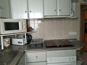 Fotografia z galérie ubytovania Beautiful 2-bedroom apartment less than 50m from the beach and side sea views v destinácii Torrevieja