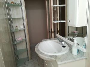 Fotografia z galérie ubytovania Beautiful 2-bedroom apartment less than 50m from the beach and side sea views v destinácii Torrevieja