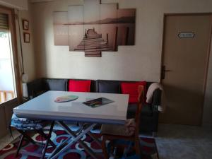Fotografia z galérie ubytovania Beautiful 2-bedroom apartment less than 50m from the beach and side sea views v destinácii Torrevieja