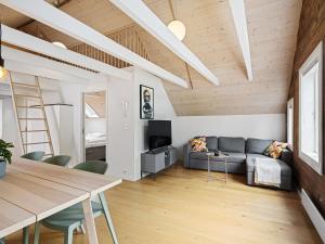 Χώρος καθιστικού στο Charming Rooftop Apartment In Heart Of Stavanger