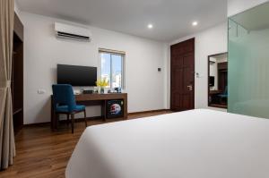 Televiisor ja/või meelelahutuskeskus majutusasutuses Hanoi Vista Hotel