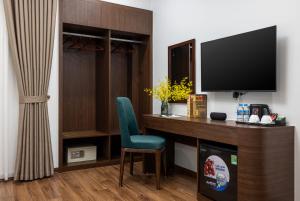 Televiisor ja/või meelelahutuskeskus majutusasutuses Hanoi Vista Hotel