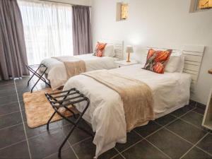 Postel nebo postele na pokoji v ubytování Four Seasons Struisbaai