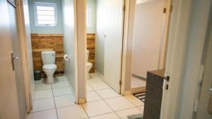 Koupelna v ubytování Four Seasons Struisbaai