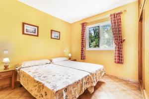 Posteľ alebo postele v izbe v ubytovaní Apartment near the beach, big terrace with nice sea views, wifi and parking