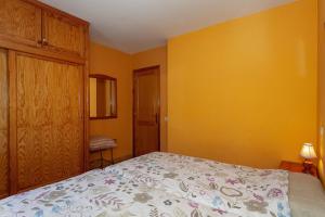 Posteľ alebo postele v izbe v ubytovaní Apartment near the beach, big terrace with nice sea views, wifi and parking