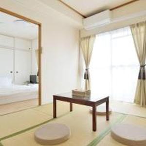 a room with a table and a mirror and a bed at City Heights Shinosaka 703 シティハイツ新大阪 703 in Osaka