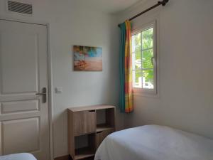 מיטה או מיטות בחדר ב-Exceptionnel T3 Vue Mer Village Vacances Sainte Luce