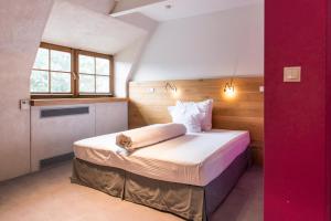 Postel nebo postele na pokoji v ubytování HOT_elarnia Hotel & Spa + 37 fotografií
