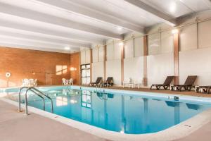 a large pool with blue water in a building at Comfort Inn & Suites Omaha Central in Omaha