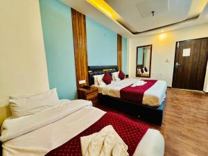Postelja oz. postelje v sobi nastanitve Royal Residency Inn - Manali