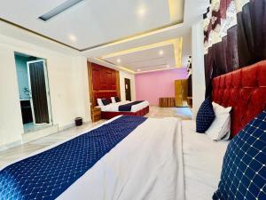 Postelja oz. postelje v sobi nastanitve Royal Residency Inn - Manali