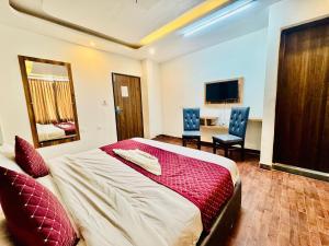 Postelja oz. postelje v sobi nastanitve Royal Residency Inn - Manali
