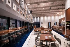 DoubleTree by Hilton Tokyo Ariake餐厅或其他用餐的地方