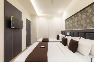 TV i/ili multimedijalni sistem u objektu Hotel Artilla Mumbai
