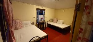 Postel nebo postele na pokoji v ubytování Dayal homestay