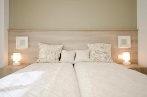 A bed or beds in a room at Casas Apartamentos Gracia