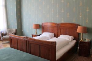Postel nebo postele na pokoji v ubytování Hotel-Pension Funk am Kurfürstendamm