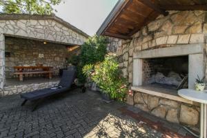 Patio nebo venkovní prostory v ubytování Roža in Sveti Bartol (Haus für 2-3 Personen)