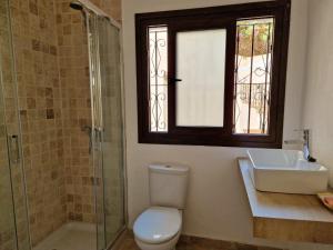 Koupelna v ubytování Habitación amplia y tranquila con baño privado en piso compartido + 67 fotografií