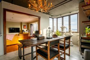 Et tv og/eller underholdning på PEONY Rustic Apartment Sukhumvit, Nana BTS