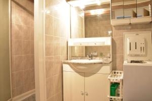 a small bathroom with a sink and a refrigerator at Maison 4 pièces - Gruissan AY050-097 in Vires +12 photos