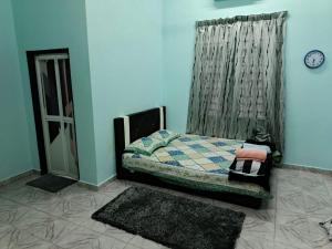 Postel nebo postele na pokoji v ubytování AFNAN Homestay