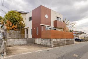 a house on the side of a street at ドリームホテル多々良 in Hakozaki