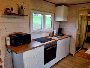 Küche/Küchenzeile in der Unterkunft Tiny housse serenity avec jacuzzi