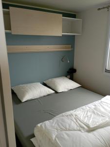 Posteľ alebo postele v izbe v ubytovaní Location mobil-home bord de plage