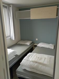 Posteľ alebo postele v izbe v ubytovaní Location mobil-home bord de plage