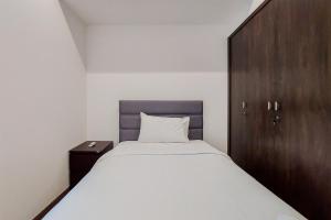 Ένα ή περισσότερα κρεβάτια σε δωμάτιο στο Spacious 2BR at Branz BSD City Apartment By Travelio