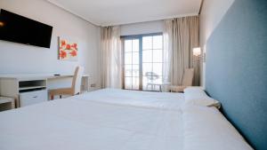 Postel nebo postele na pokoji v ubytování Hotel Bahia Sur