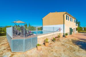 Der Swimmingpool an oder in der Nähe von Can Rafelino