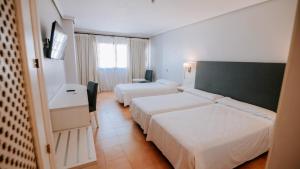 Postel nebo postele na pokoji v ubytování Hotel Bahia Sur