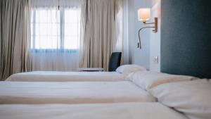 Postel nebo postele na pokoji v ubytování Hotel Bahia Sur
