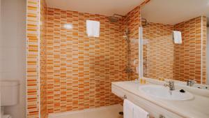 Koupelna v ubytování Hotel Bahia Sur