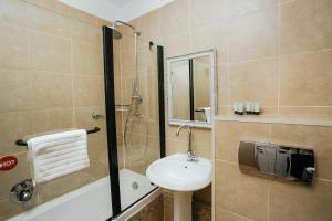 Koupelna v ubytování Domus Bat Galim Hotel